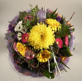 bunter Blumenstrauß mit Chrysantheme