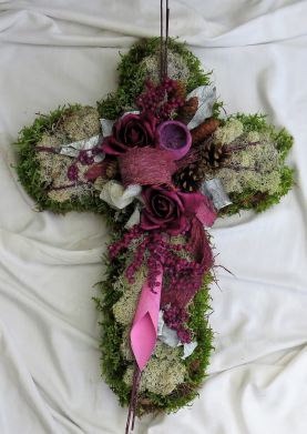 Trauerkreuz in aubergine zum Totensonntag/Allerheiligen
