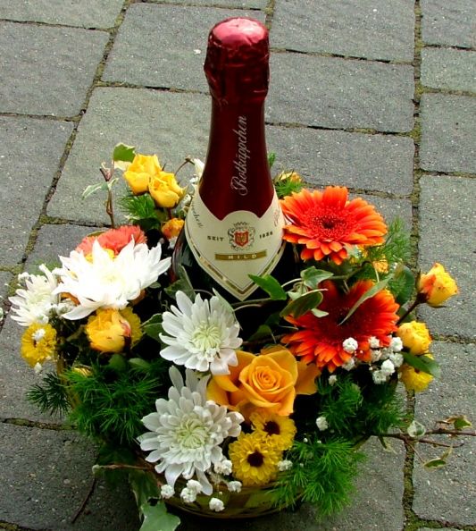 Blumenversand Blumengestecke mit Sekt Blumenschmuck online kaufen - Blumenspezi