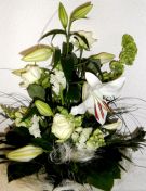 weiße Lilien im Strauß