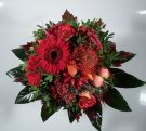 Herbstblumenstrauß in rot