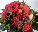 Herbstblumenstrauß in rot